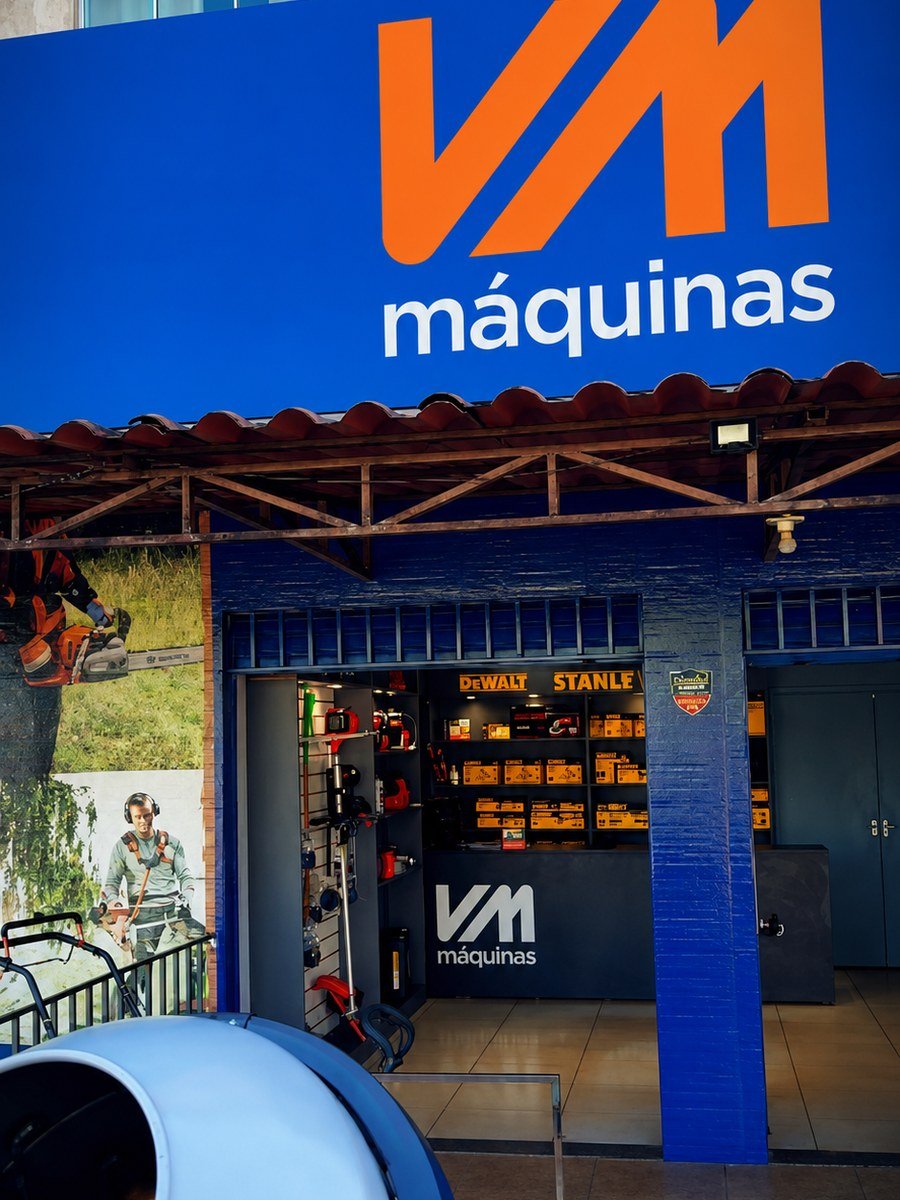Betoneira em frente à VM Máquinas